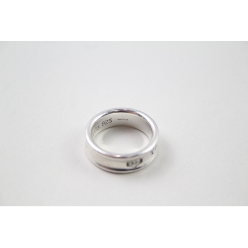 411 - Silver concave band ring by designer Tiffany & Co (8g)