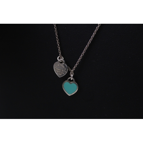 412 - Silver necklace with two heart pendants by designer Tiffany & Co (3g)