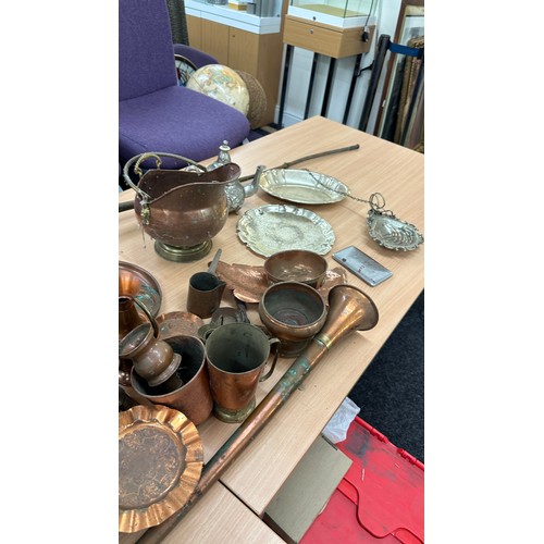 104 - Large selection of vintage copper items to include horns, vase, coal scuttle etc