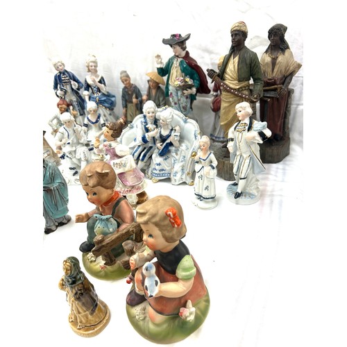 118 - Selection of vintage porcelain figures to include blue and white, oriental etc