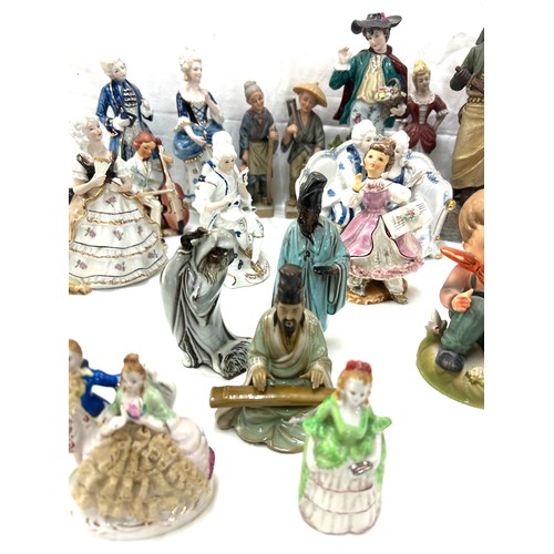 118 - Selection of vintage porcelain figures to include blue and white, oriental etc