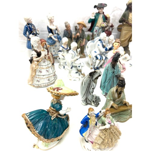 118 - Selection of vintage porcelain figures to include blue and white, oriental etc