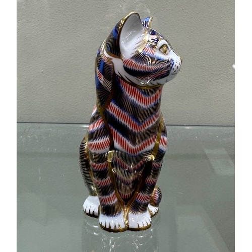 110 - Royal Crown Derby cat paper weight with gold stopper, over all good condition