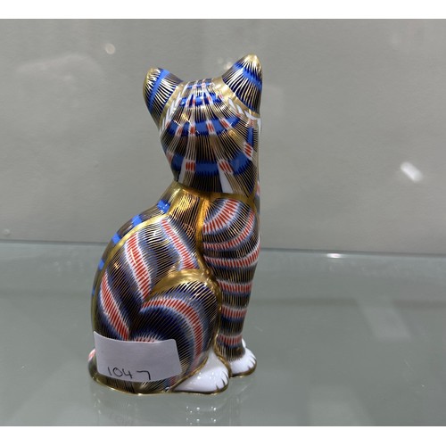 110 - Royal Crown Derby cat paper weight with gold stopper, over all good condition