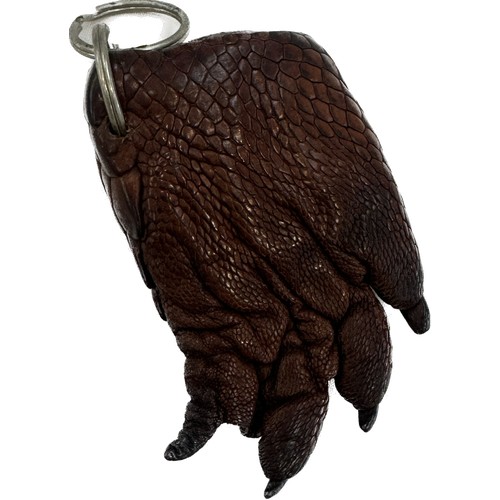 111 - Vintage Alligator/ crocodile claw keyring