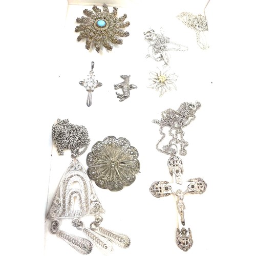 537 - Selection of assorted silver jewellery, brooches etc total weight 46grams