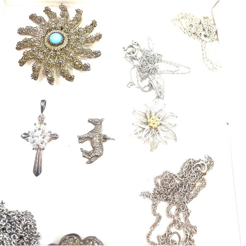 537 - Selection of assorted silver jewellery, brooches etc total weight 46grams