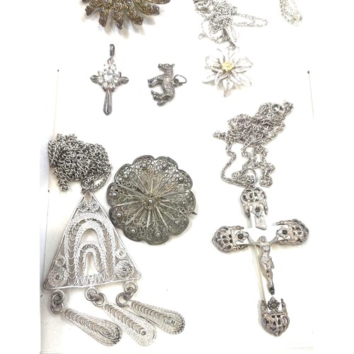 537 - Selection of assorted silver jewellery, brooches etc total weight 46grams