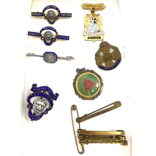 536 - Selection of assorted vintage bar brooches includes British Women sections etc