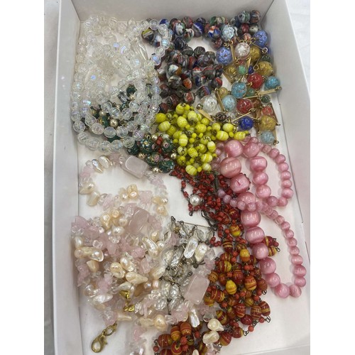 538 - Selection of assorted vintage and later beaded necklaces