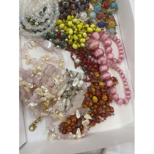 538 - Selection of assorted vintage and later beaded necklaces