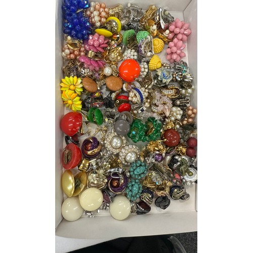 543 - Large selection of vintage and later earrings