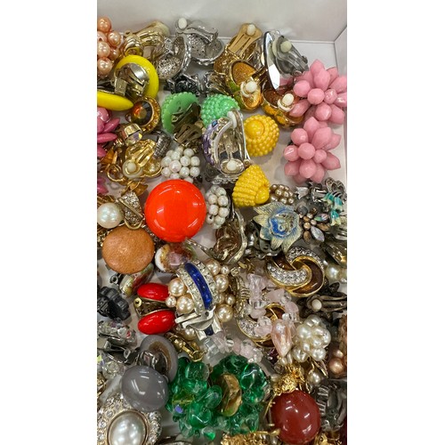 543 - Large selection of vintage and later earrings