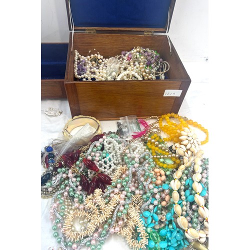 575 - Jewellery box and a large selection of vintage and later costume jewellery