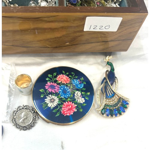 576 - Jewellery box and a large selection of vintage and later costume jewellery