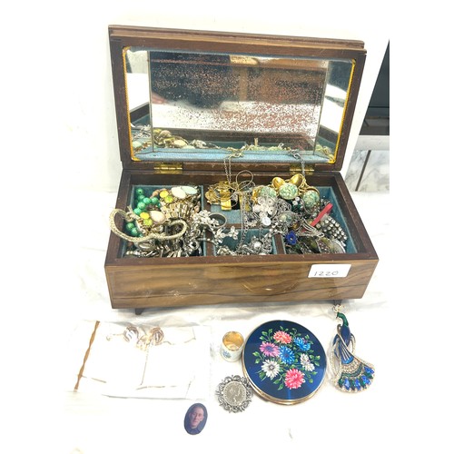 576 - Jewellery box and a large selection of vintage and later costume jewellery