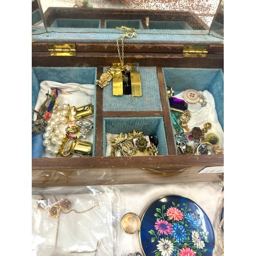 576 - Jewellery box and a large selection of vintage and later costume jewellery