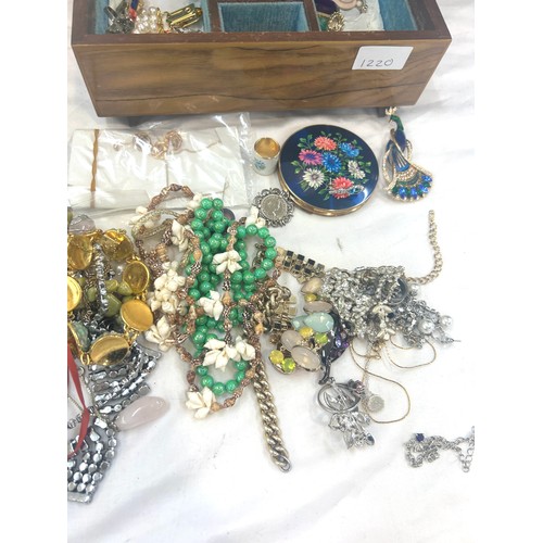 576 - Jewellery box and a large selection of vintage and later costume jewellery