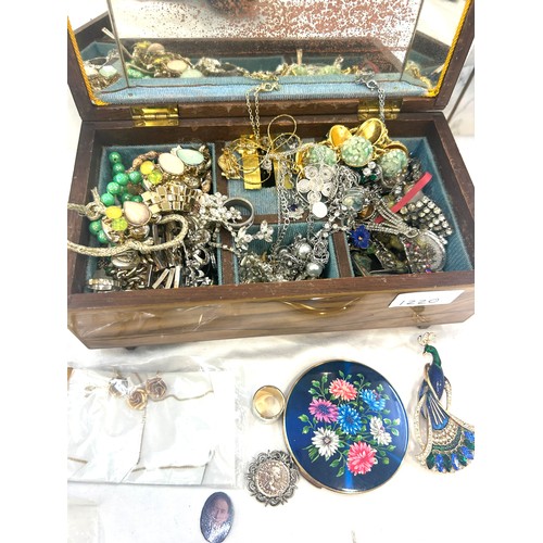 576 - Jewellery box and a large selection of vintage and later costume jewellery