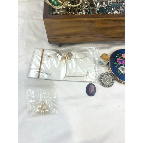 576 - Jewellery box and a large selection of vintage and later costume jewellery