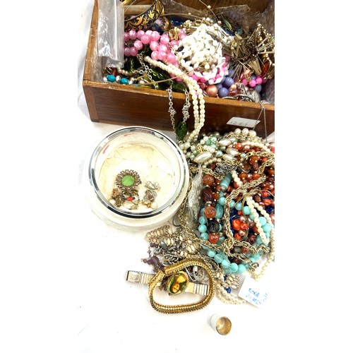 578 - Jewellery box and a large selection of vintage and later costume jewellery