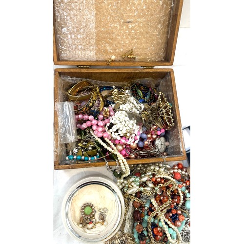 578 - Jewellery box and a large selection of vintage and later costume jewellery