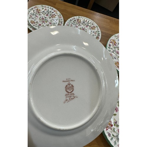 525 - Selection of Minton plates to include 12 saucer and side plates and 8 dinner plates