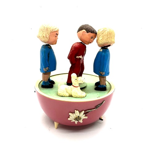 101 - Vintage 1950's West German Magneto ' Kissing Dolls' celluloid music box