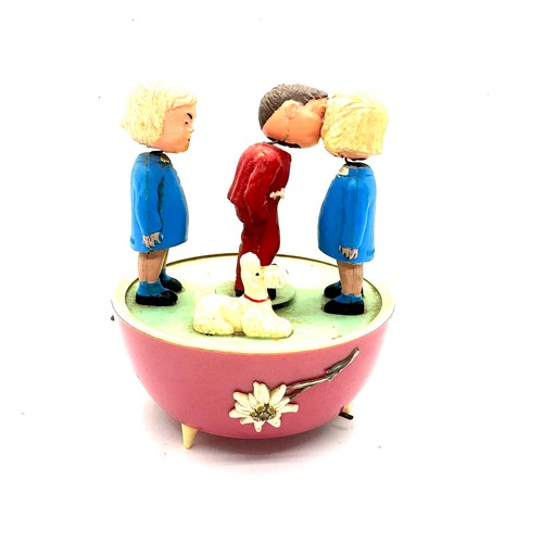 101 - Vintage 1950's West German Magneto ' Kissing Dolls' celluloid music box