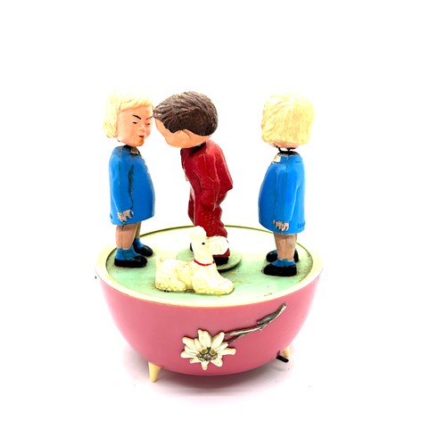 101 - Vintage 1950's West German Magneto ' Kissing Dolls' celluloid music box