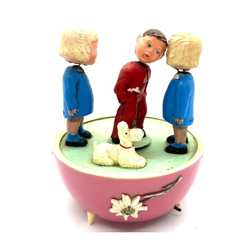 101 - Vintage 1950's West German Magneto ' Kissing Dolls' celluloid music box