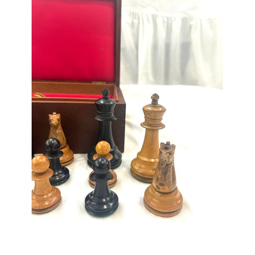 18 - Vintage cased wooden chess set