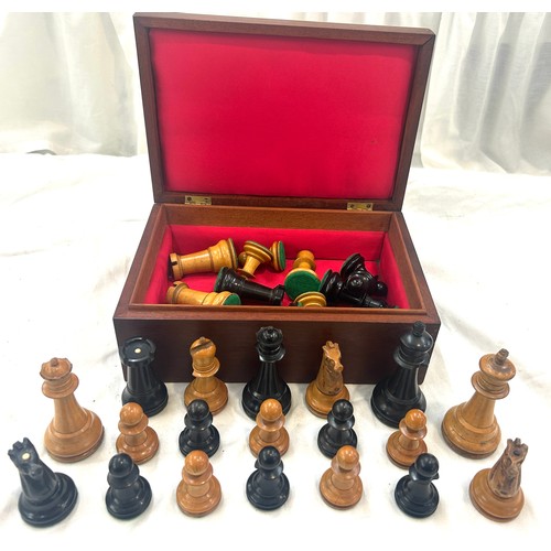 18 - Vintage cased wooden chess set