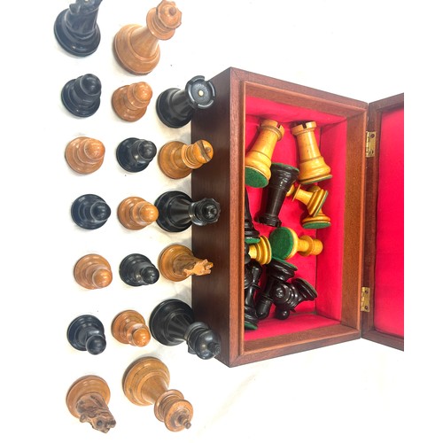 18 - Vintage cased wooden chess set