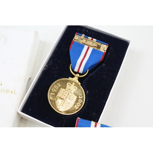 326 - Boxed ERII Queens Golden Jubilee Medal w/ COA