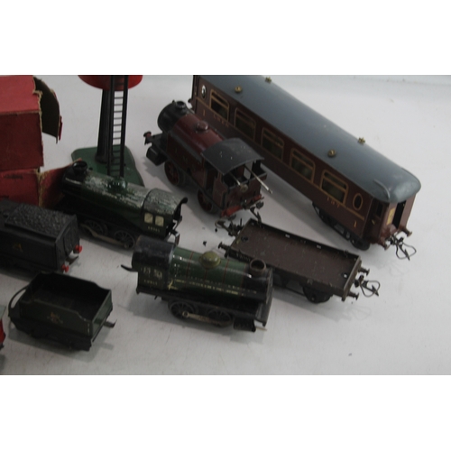 344 - Hornby O Gauge Model Trains Clockwork 3 x Working Locomotives Wagons x 12