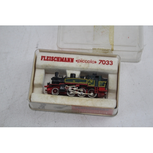 346 - Fleischmann Piccolo 7033 N Gauge Locomotive  w/ Spare Parts Vintage Model Trains