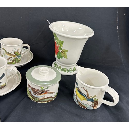 526 - Selection of Portmeirion 'Birds of Britain' items to include cups, saucers, bowl etc