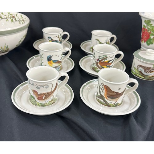 526 - Selection of Portmeirion 'Birds of Britain' items to include cups, saucers, bowl etc