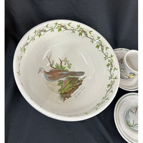 526 - Selection of Portmeirion 'Birds of Britain' items to include cups, saucers, bowl etc