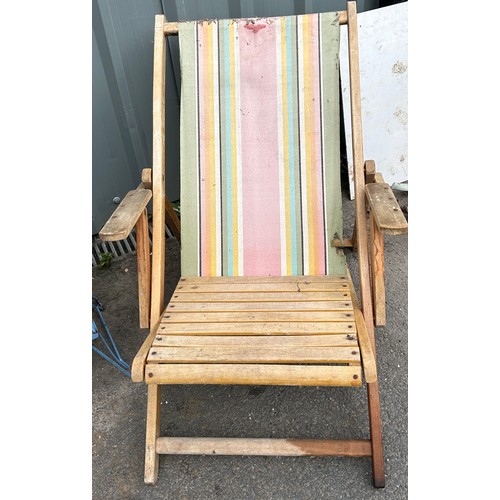 534 - 1960's collapsable camping rack, folding deck chair