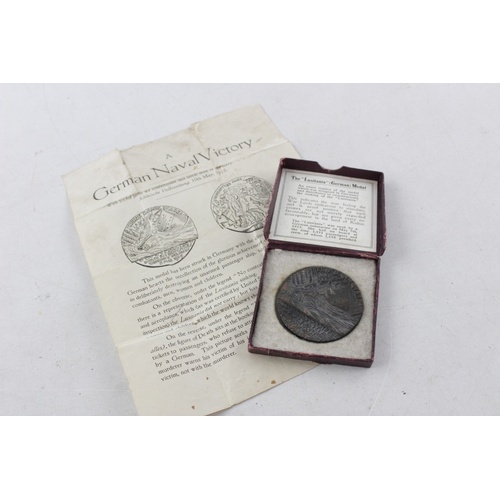 558 - WW1 RMS Lusitania boxed German medal original box w/ Leaflet,