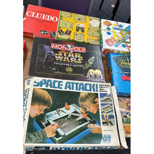 145 - Large selection of vintage games to include cluedo, monopoly, scrabble and puzzles