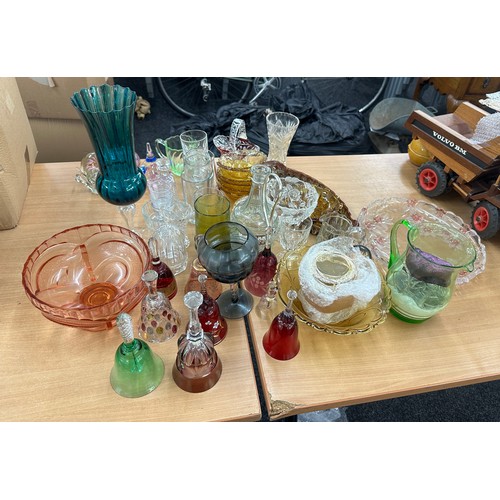 144 - Large selection of vintage and later glass includes art glass etc