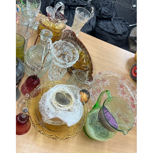 144 - Large selection of vintage and later glass includes art glass etc