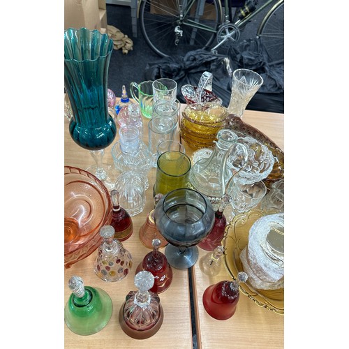 144 - Large selection of vintage and later glass includes art glass etc