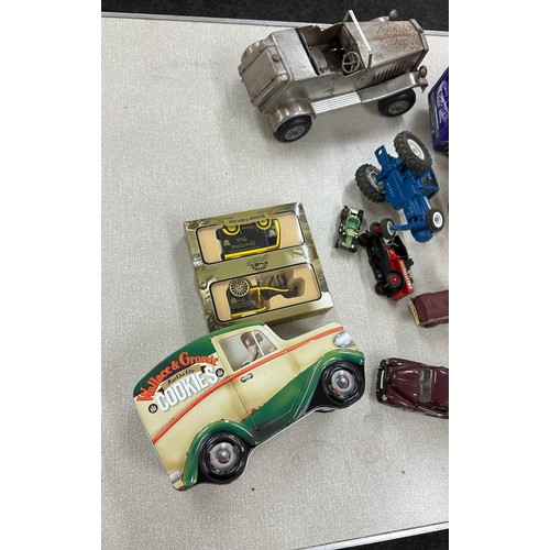 183 - Selection of assorted models includes advertising, metal etc