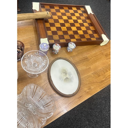 133 - Selection of assorted miscellaneous to include vintage gameboard, porcelain etc