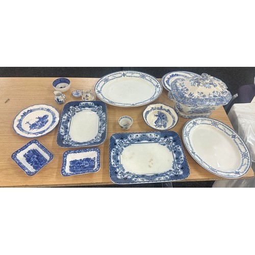 216 - Selection of vintage blue and white porcelain to include lidded serving bowl, meat plates etc