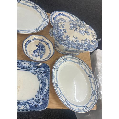 216 - Selection of vintage blue and white porcelain to include lidded serving bowl, meat plates etc